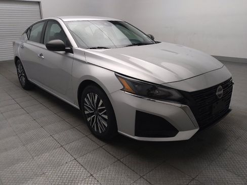 Used 2024 Nissan Altima 2.5 SV FWD image 13