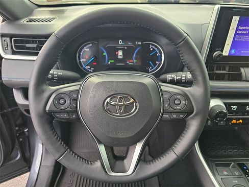 Used 2025 Toyota RAV4 SE image 22