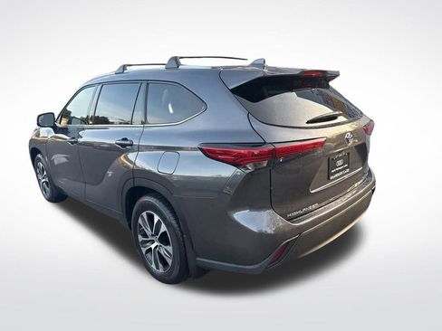Used 2022 Toyota Highlander XLE image 13