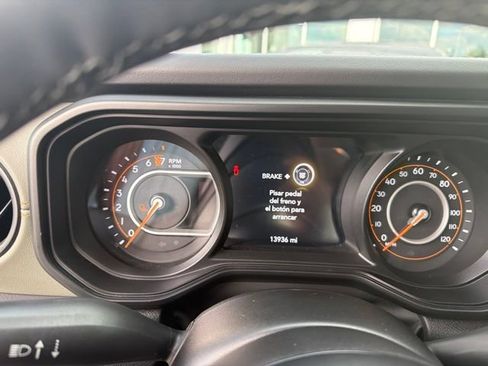 Used 2025 Jeep Gladiator Mojave AWD/4WD image 11