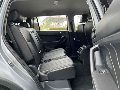 Used 2023 Volkswagen Tiguan SE FWD image 37