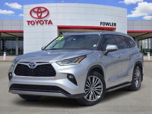 Used 2022 Toyota Highlander Platinum FWD image 1