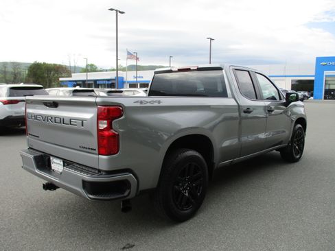Certified 2024 Chevrolet Silverado 1500 Custom w/ Dark Appearance Package AWD/4WD image 5