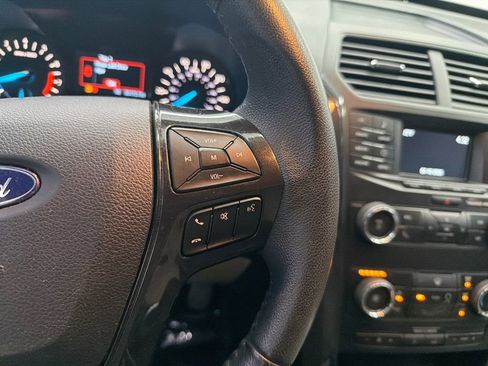 Used 2018 Ford Explorer XLT FWD image 25