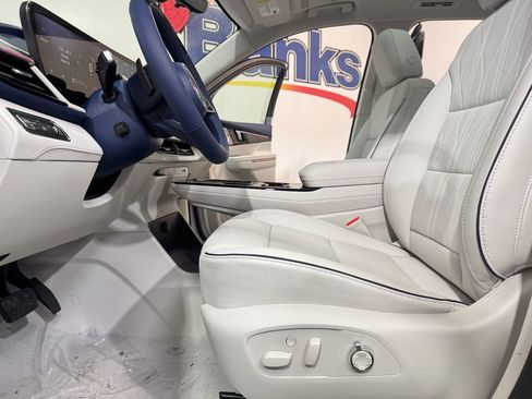 New 2026 Buick Enclave Avenir w/ Super Cruise Package image 9