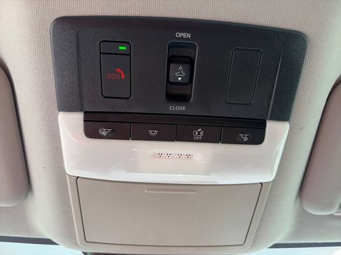 Used 2022 Nissan Sentra SR w/ SR Premium Package FWD image 33