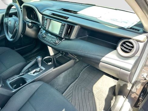 Used 2018 Toyota RAV4 XLE FWD image 28
