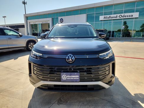 New 2026 Volkswagen Tiguan SE FWD image 2