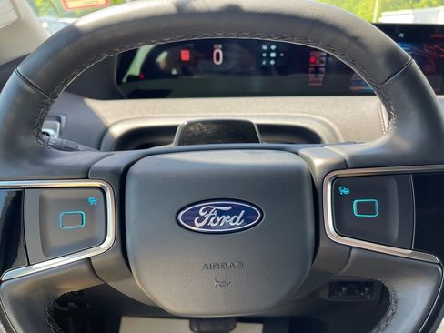 Used 2025 Ford Expedition Platinum AWD/4WD image 7