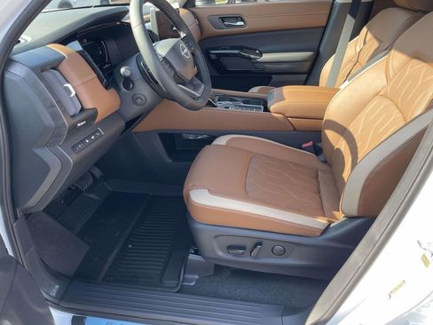 New 2026 Nissan Pathfinder Platinum image 14