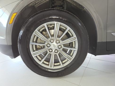 Used 2018 Cadillac XT5 Luxury w/ Driver Awareness Package AWD/4WD image 12