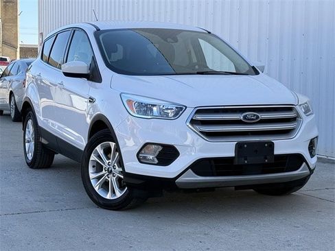 Used 2019 Ford Escape SE image 2