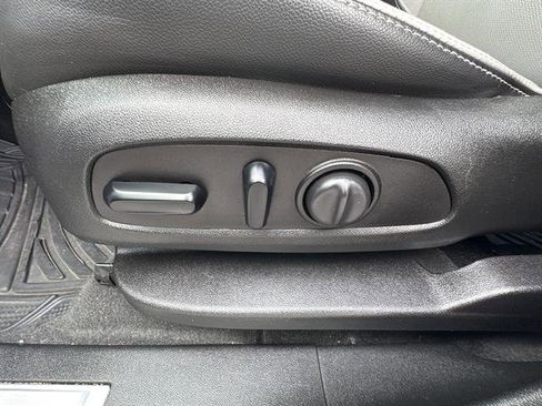 Used 2019 Chevrolet Equinox Premier image 16