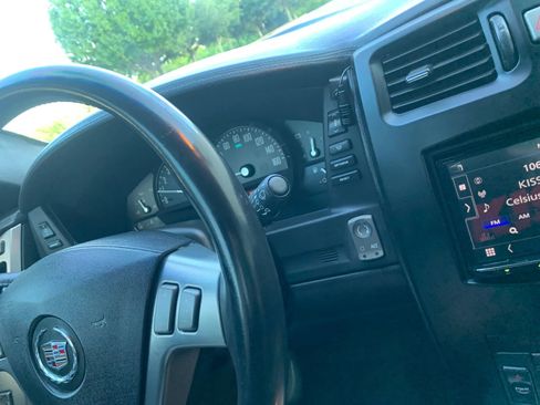 Used 2006 Cadillac XLR V image 29