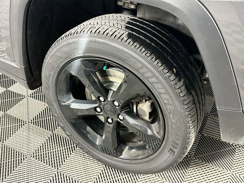 Certified 2023 Jeep Grand Cherokee L Laredo image 44