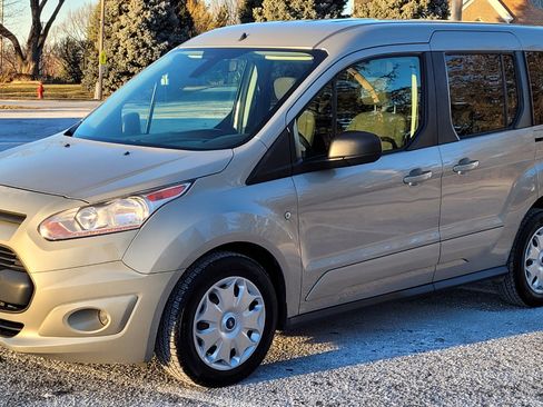 Used 2016 Ford Transit Connect XLT image 2