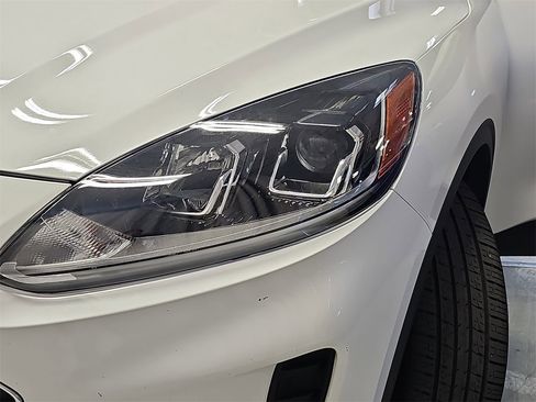 Used 2020 Ford Escape SE image 30