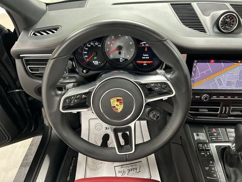 Certified 2021 Porsche Macan S image 4