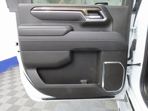 Used 2025 Chevrolet Silverado 2500 LT w/ Convenience Package image 46