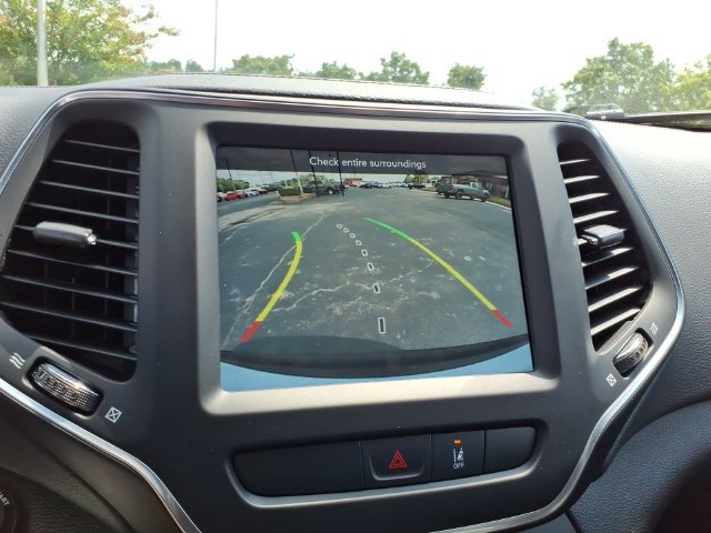 Used 2022 Jeep Cherokee Latitude AWD/4WD image 14