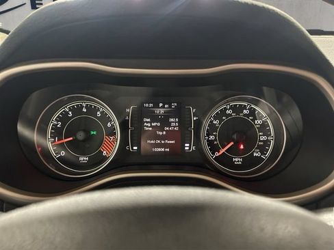 Used 2014 Jeep Cherokee Latitude w/ Comfort/Convenience Group AWD/4WD image 28