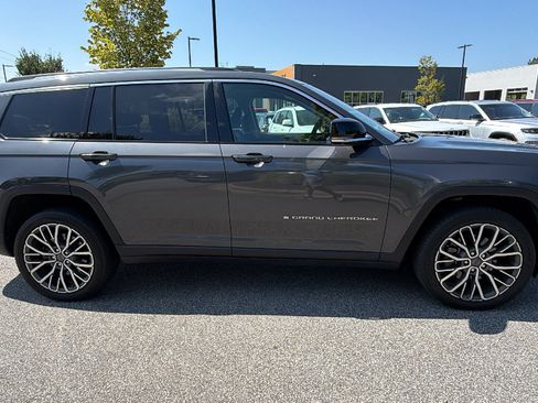Used 2023 Jeep Grand Cherokee L Limited w/ Luxury Tech Group II AWD/4WD image 7