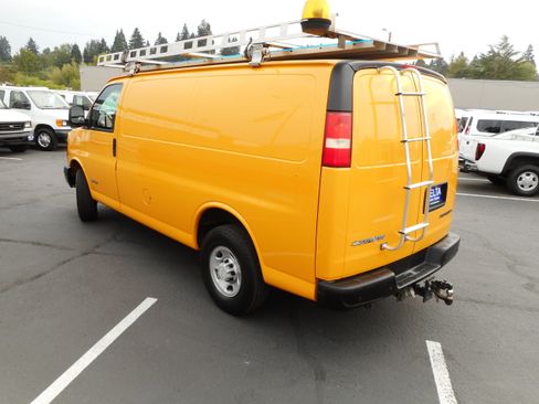 Used 2005 Chevrolet Express 3500 3500 Cargo Van Roof Rack Tow P image 12