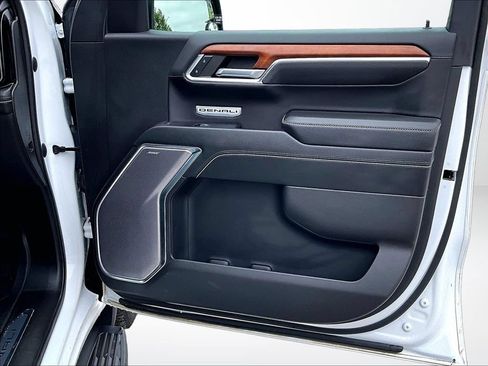 Used 2022 GMC Sierra 1500 Denali w/ Technology Package AWD/4WD image 26