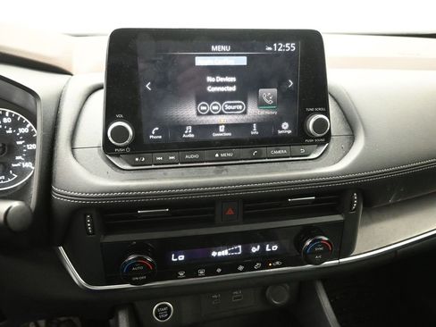 Used 2023 Nissan Rogue SV image 9