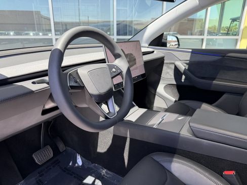 Used 2026 Tesla Model Y 2WD image 36