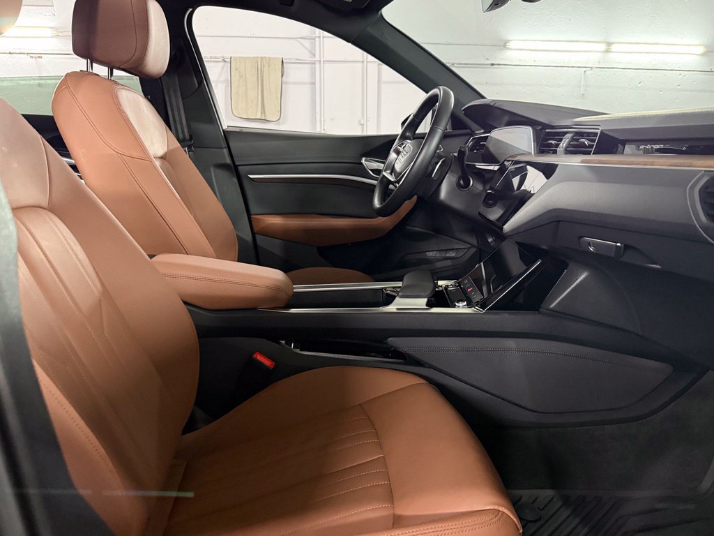Used 2022 Audi e-tron Premium AWD/4WD image 31