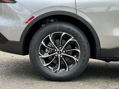 New 2026 Lincoln Nautilus Premier image 4