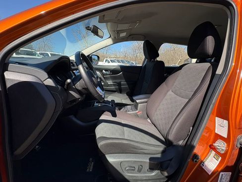 Used 2017 Nissan Rogue Sport SV w/ SV Premium Package image 2