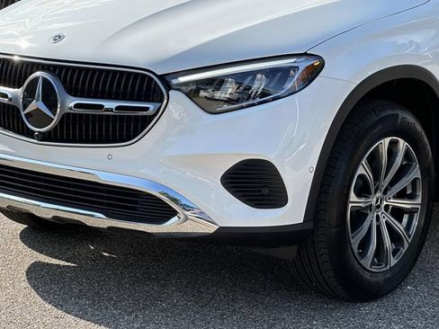 Used 2025 Mercedes-Benz GLC 300 4MATIC image 10
