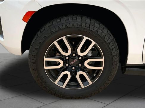 Used 2021 GMC Yukon XL AT4 w/ AT4 Premium Package AWD/4WD image 10