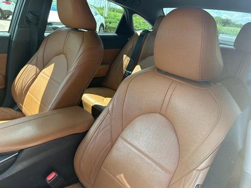 Used 2019 Toyota Avalon Limited FWD image 4