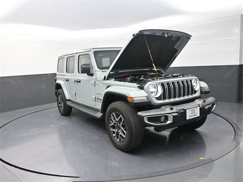Used 2024 Jeep Wrangler Sahara image 25
