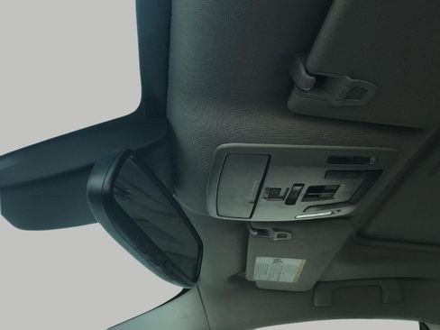 Used 2022 Toyota Sienna XLE FWD image 16