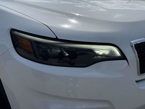 Used 2019 Jeep Cherokee Latitude Plus w/ Cold Weather Group AWD/4WD image 10