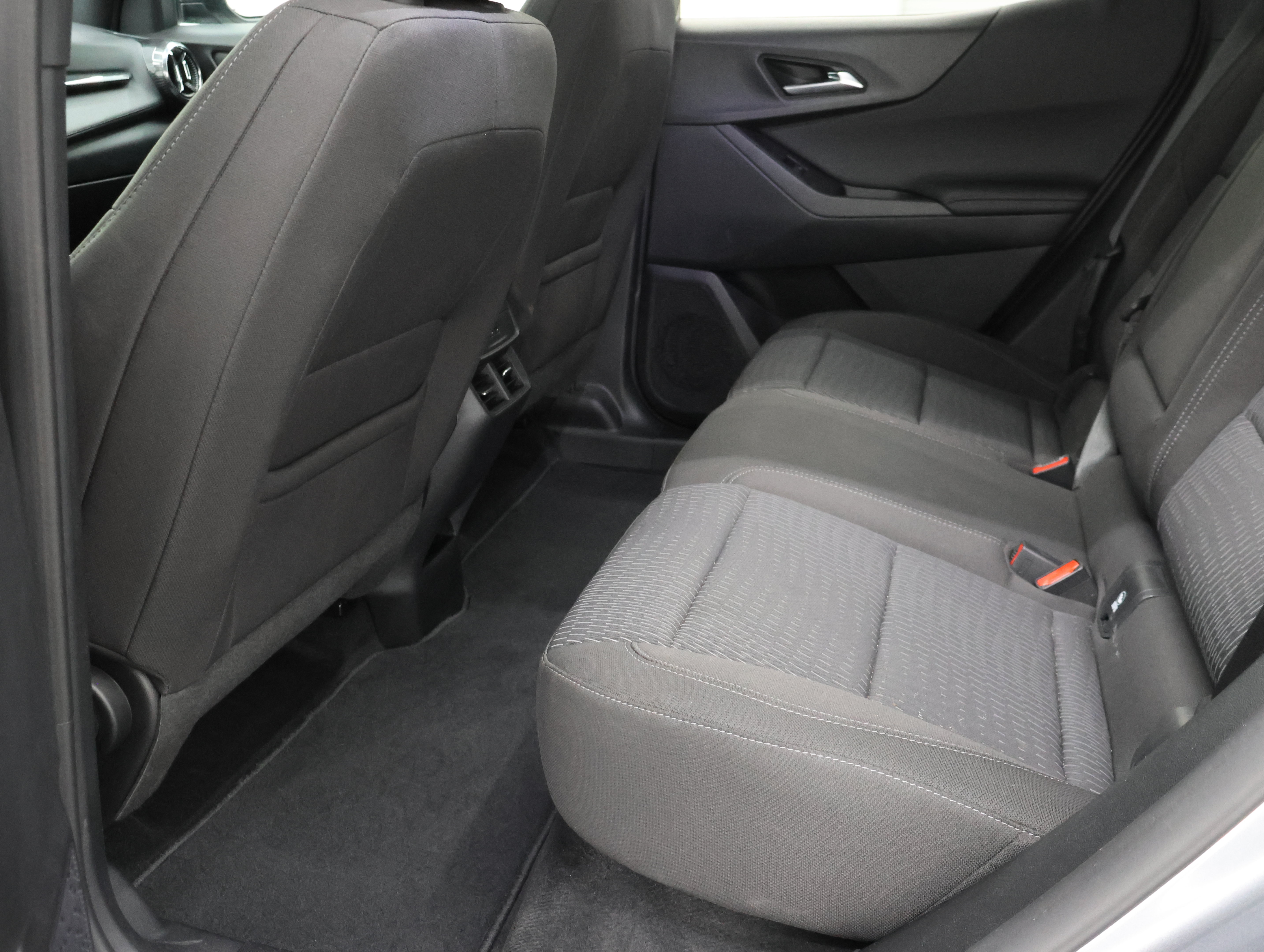 Used 2026 Chevrolet Equinox LT AWD/4WD image 32