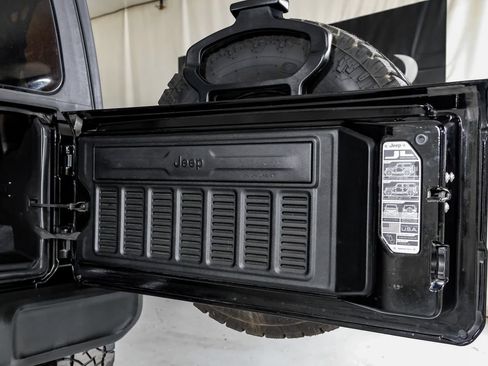 Used 2020 Jeep Wrangler Sport AWD/4WD image 40