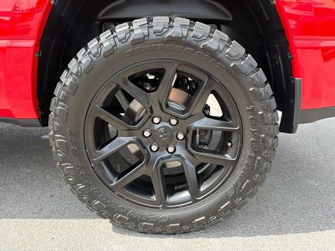Used 2023 RAM 1500 Laramie AWD/4WD image 12
