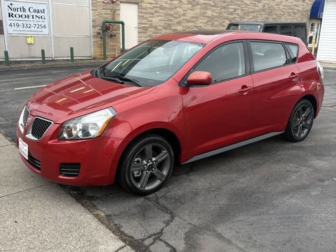 Used 2009 Pontiac Vibe w/ Sun And Sound Package image 2