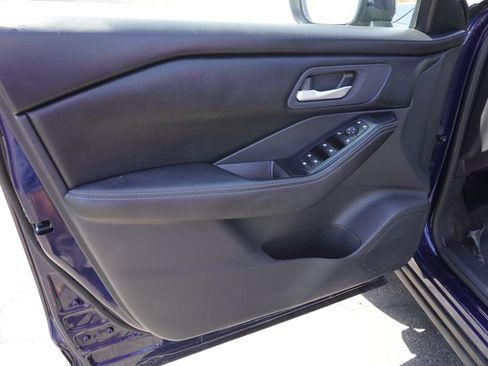 Certified 2025 Nissan Rogue SV FWD image 14