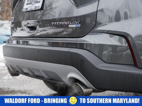 Used 2019 Ford Edge Titanium w/ Cold Weather Package image 6