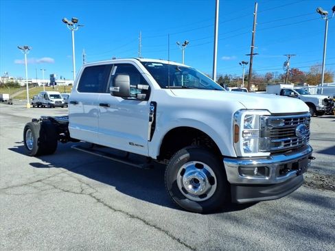 New 2026 Ford F350 XL w/ XL Chrome Package image 3