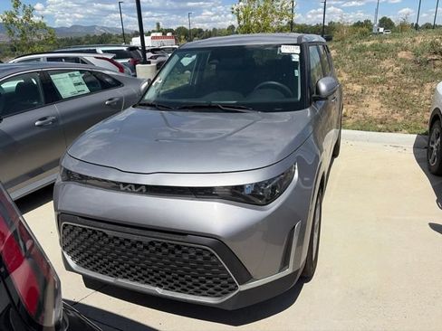 Certified 2025 Kia Soul LX w/ LX Technology Package FWD image 2