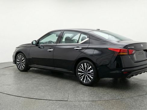 Used 2025 Nissan Altima 2.5 SV FWD image 6