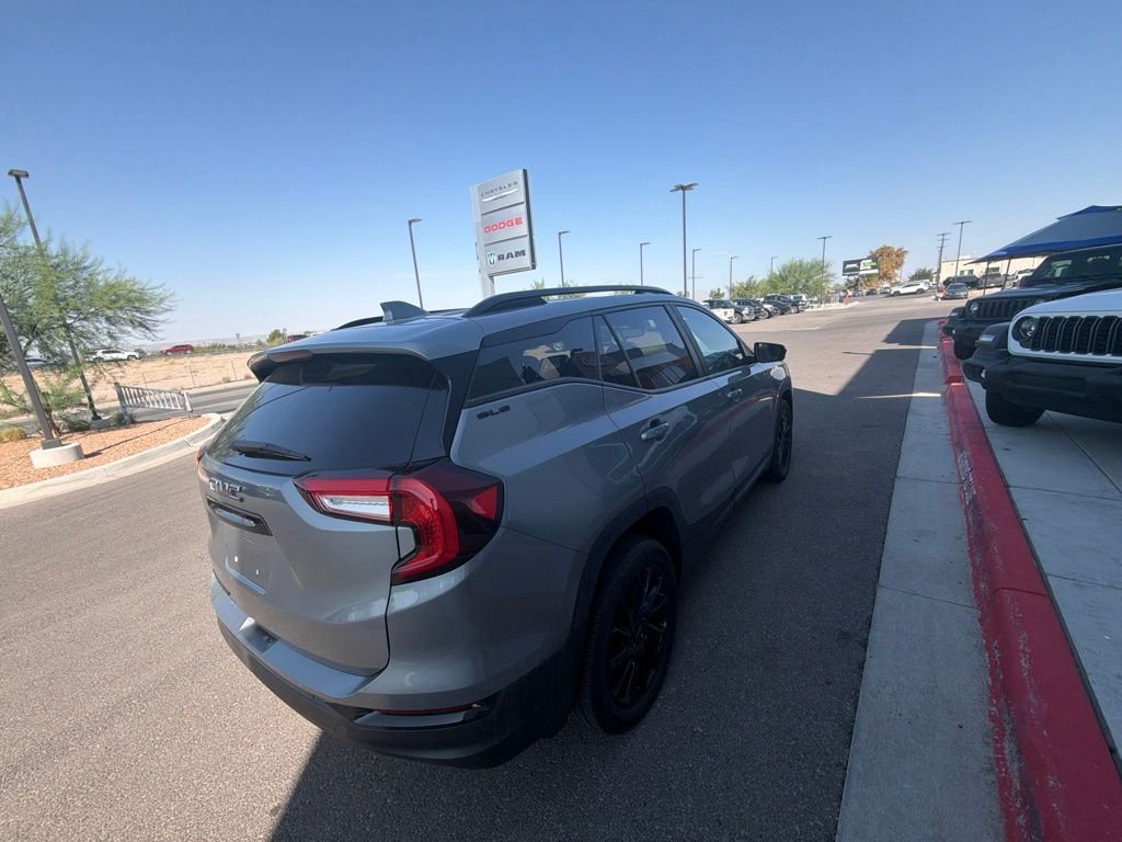 Used 2023 GMC Terrain SLE w/ Elevation Edition FWD image 11