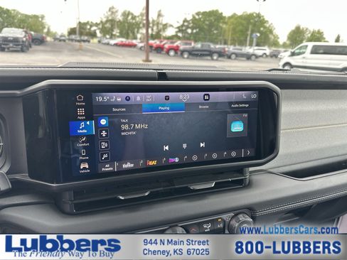 Used 2025 Jeep Wrangler Sahara AWD/4WD image 15